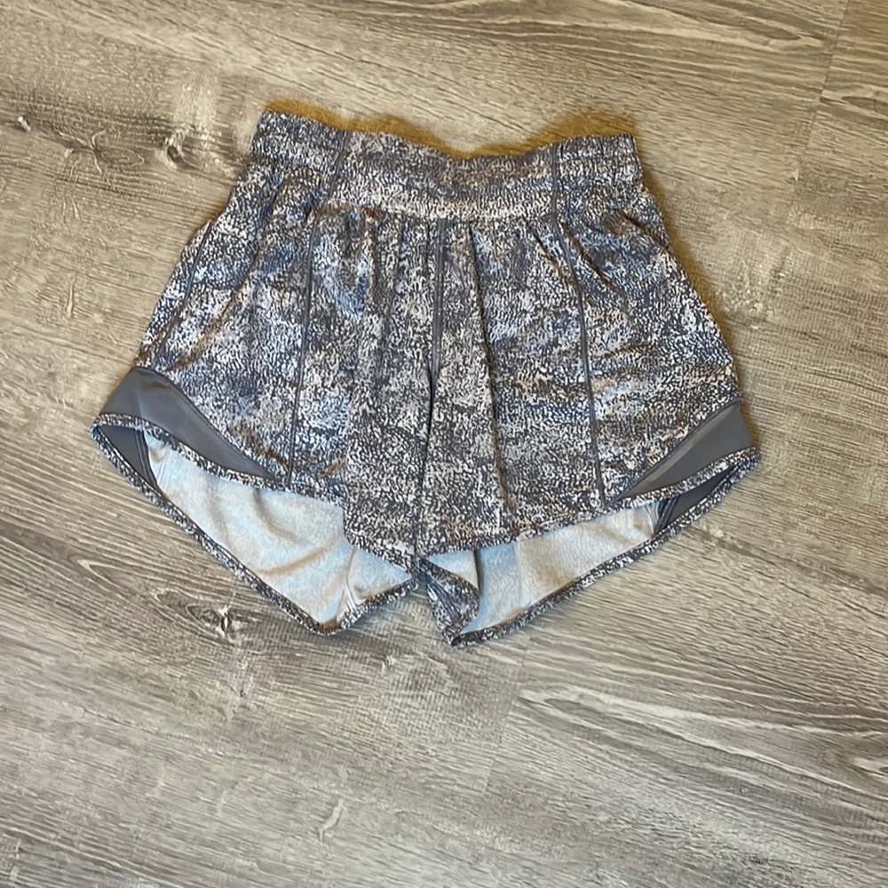 Lululemon RARE 4” size 2 grey speckled hotty hot shorts